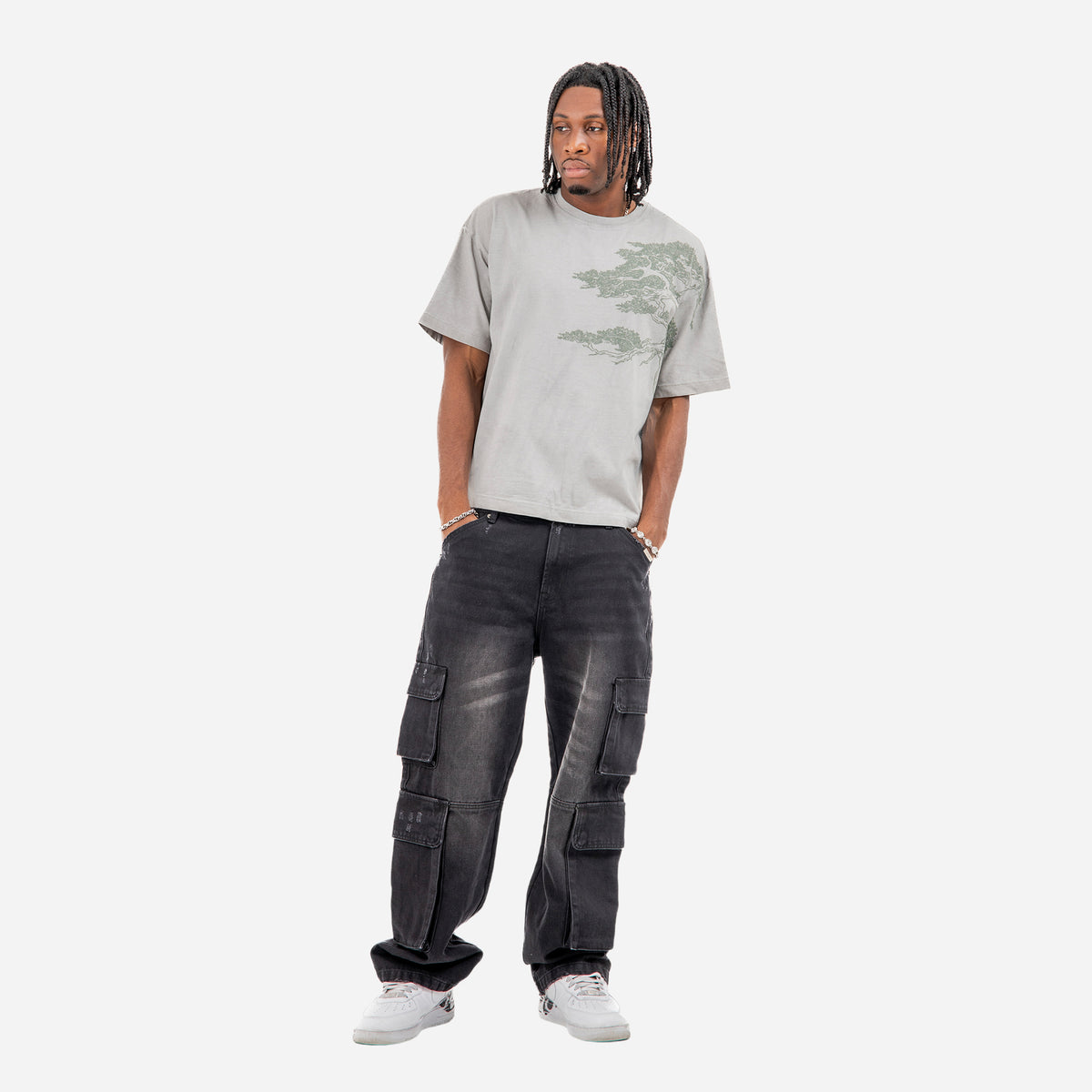 Jaylun is 6'2 wearing size M