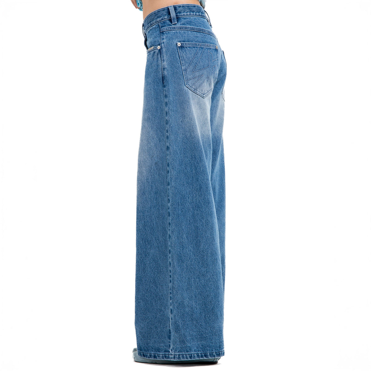 Sofia is 5'9 wearing size 28