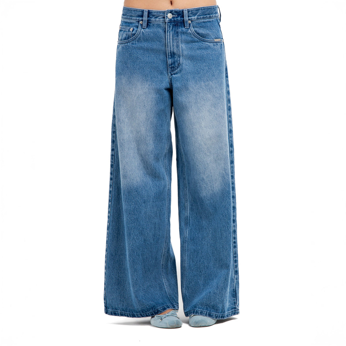 Sofia is 5'9 wearing size 28