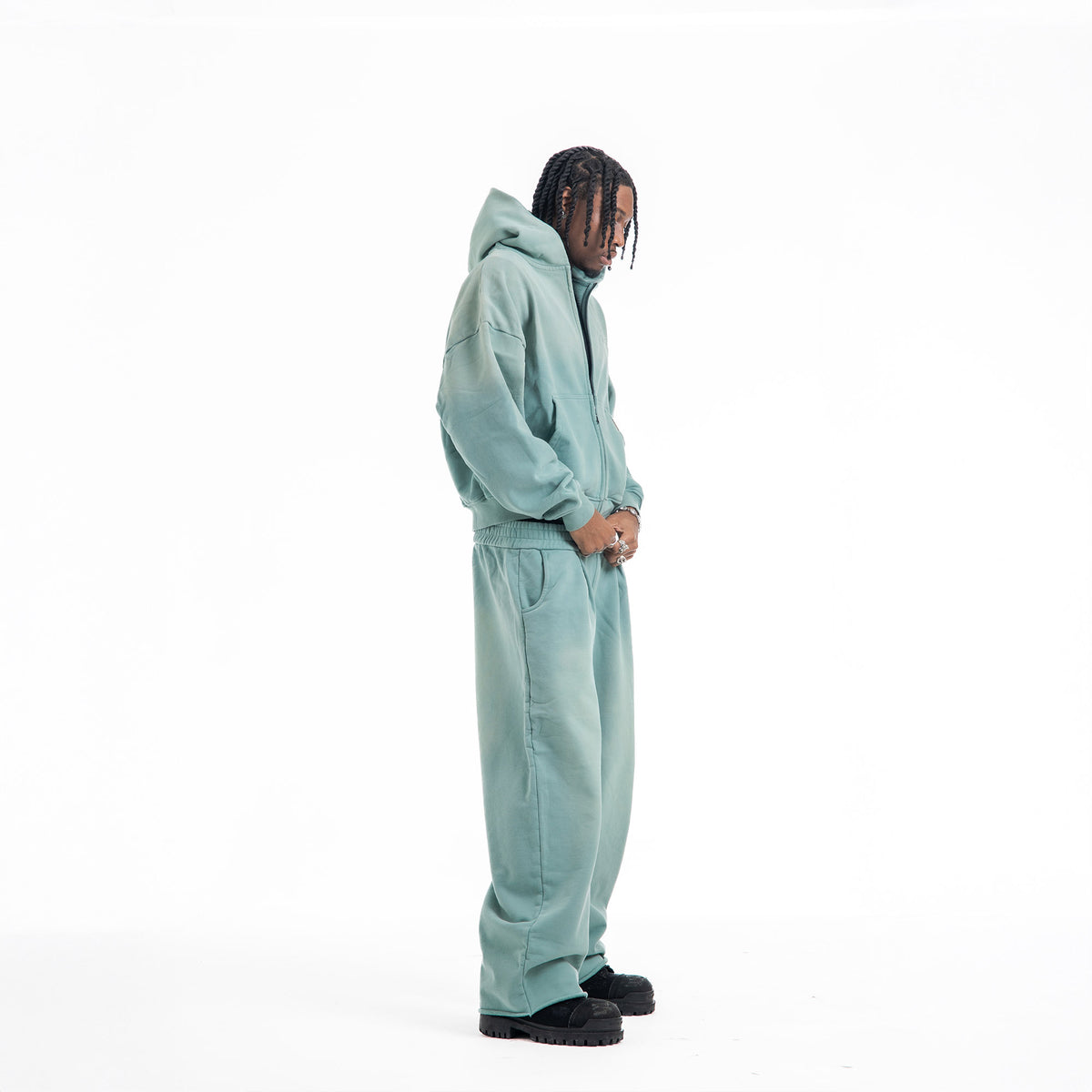 Jaylun is 6'2 wearing size L