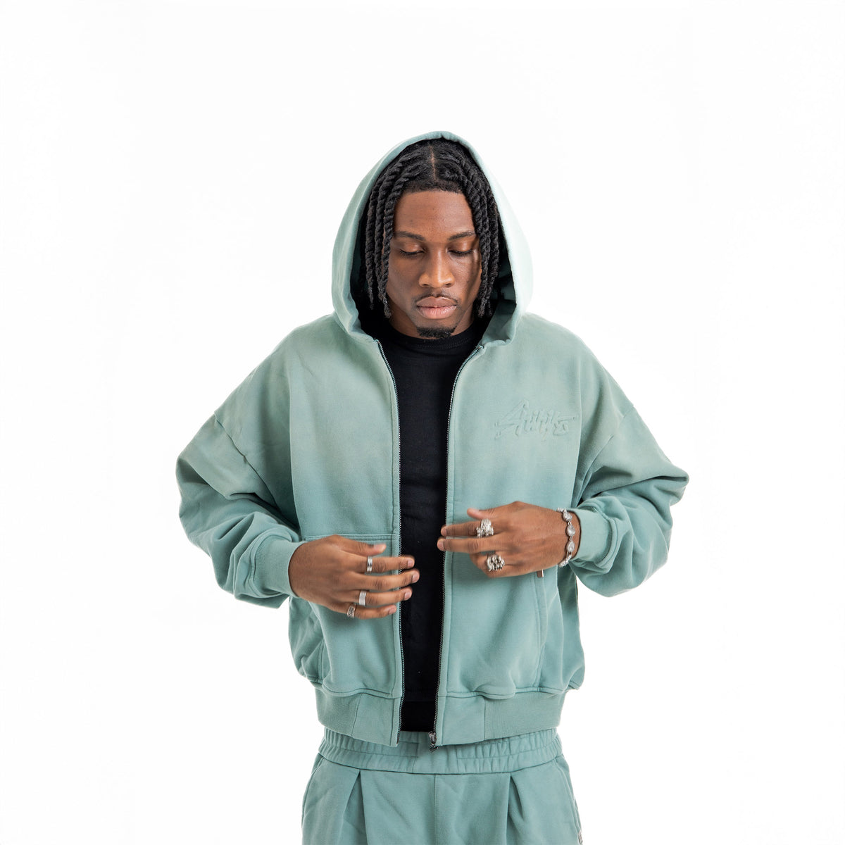 Jaylun is 6'2 wearing size L