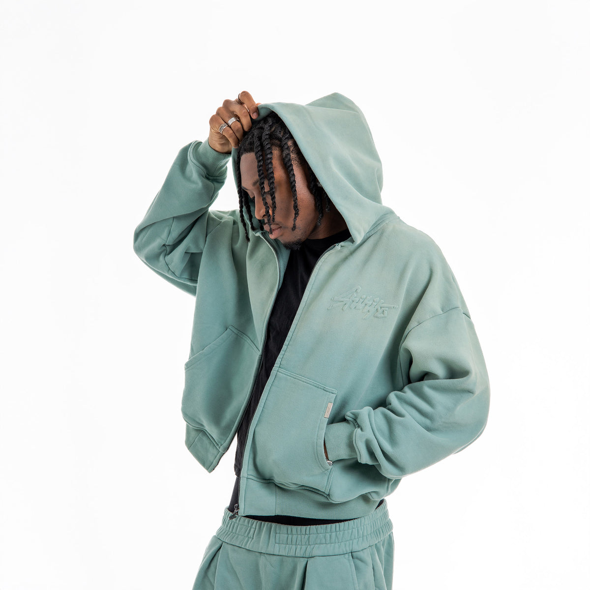 Jaylun is 6'2 wearing size L