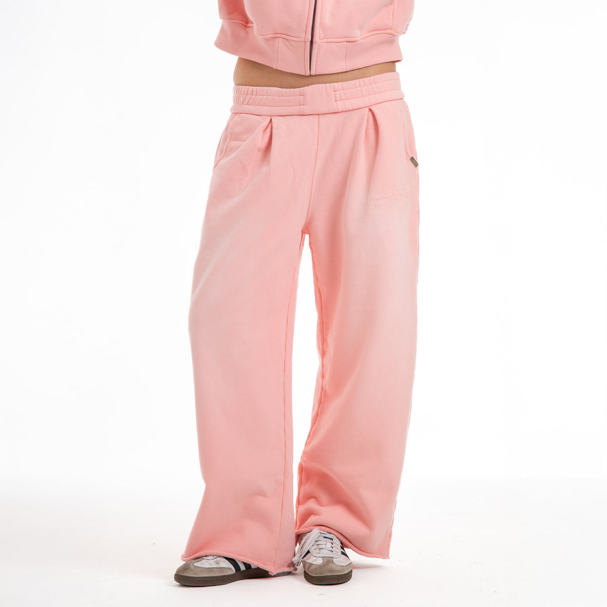 Sofia is 5'9 wearing size S