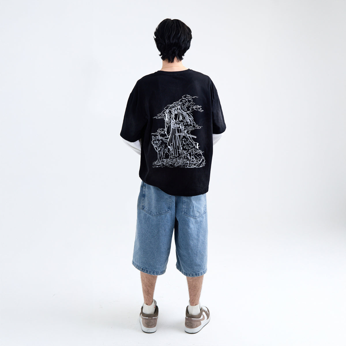 Haru is 5'11 wearing size M