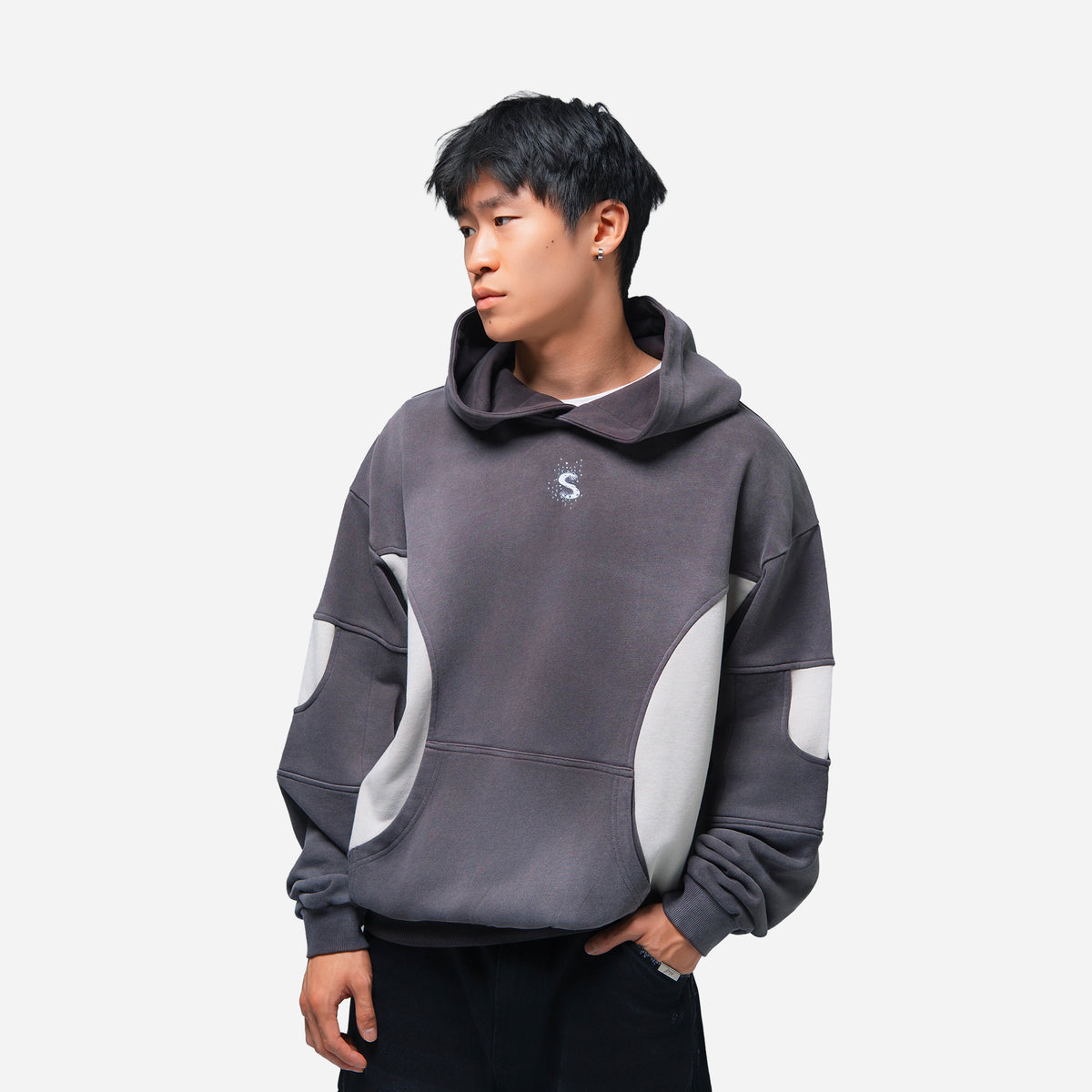 Jin is 5'11 wearing size M