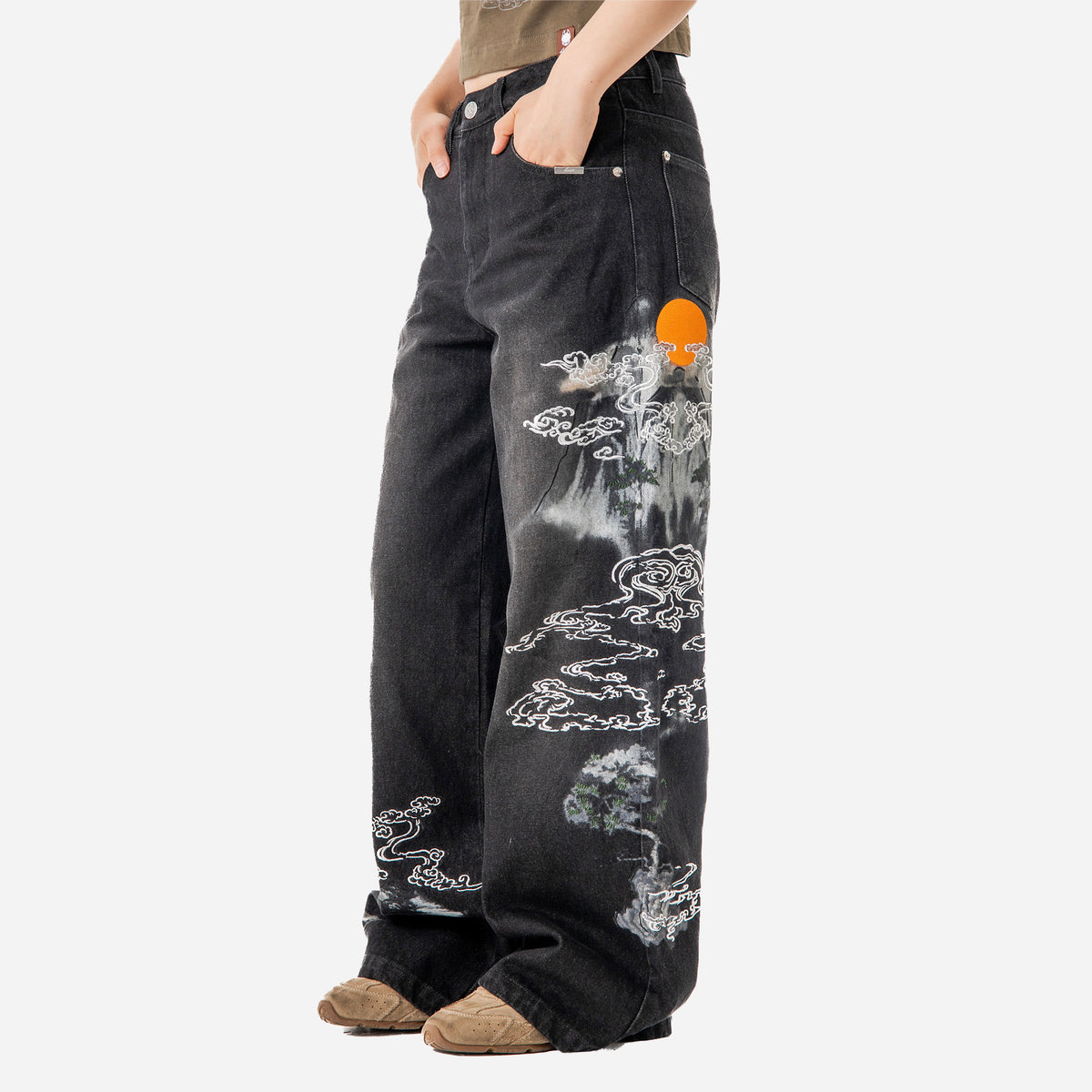 Ying is 5'9 wearing size 28
