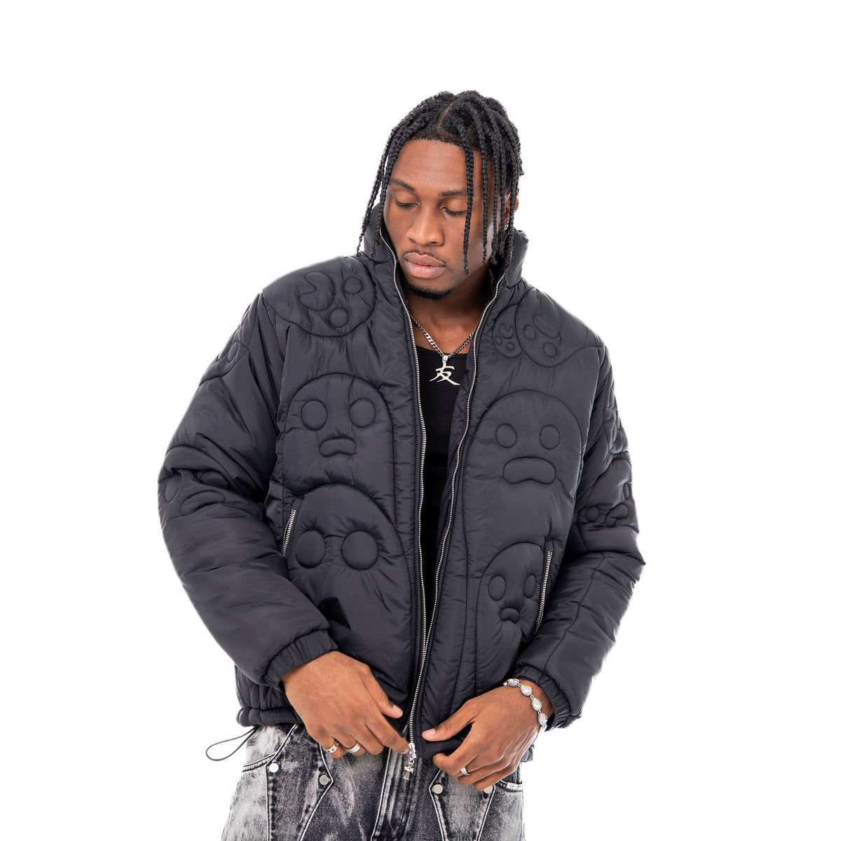 Jaylun is 6'2 wearing size M