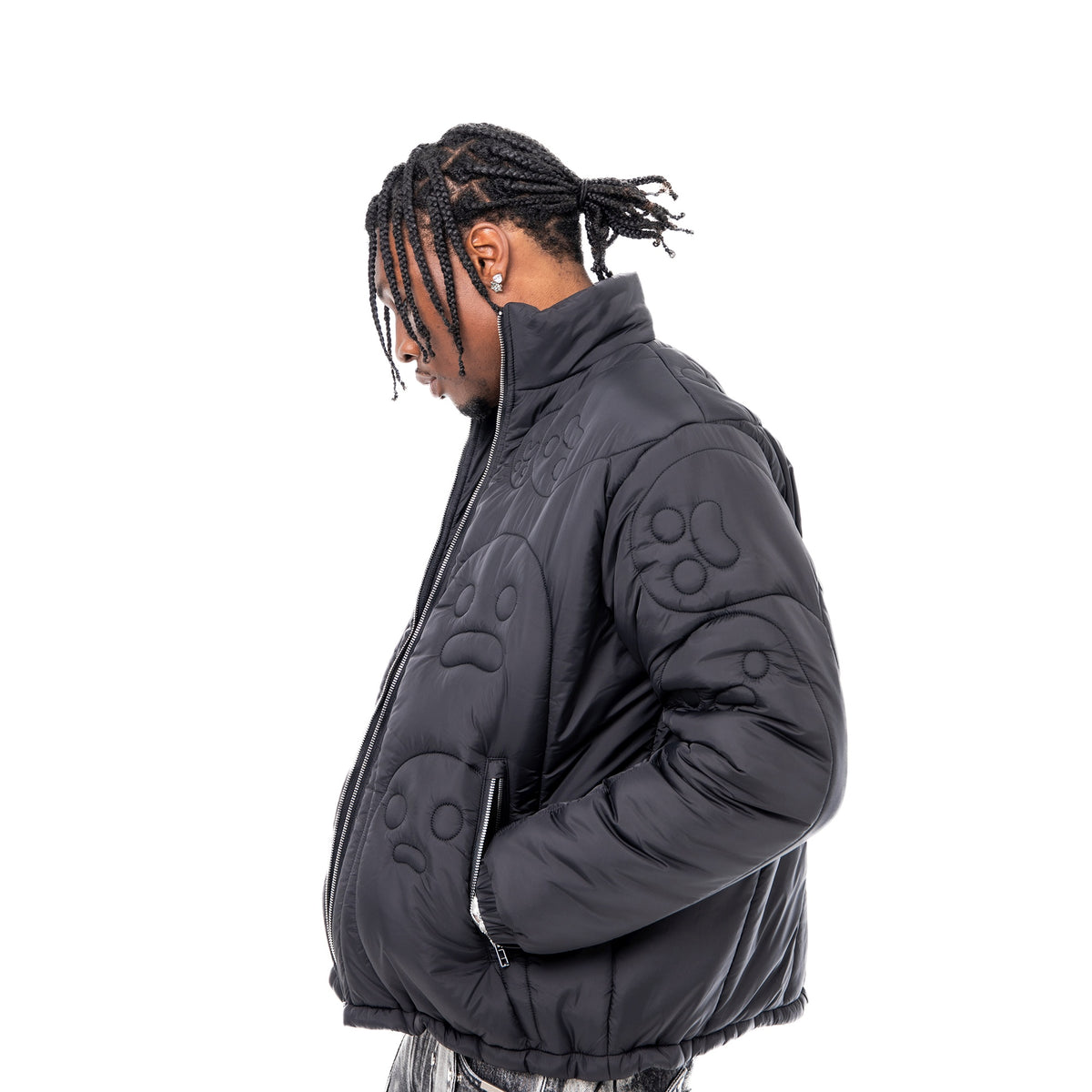 Jaylun is 6'2 wearing size M