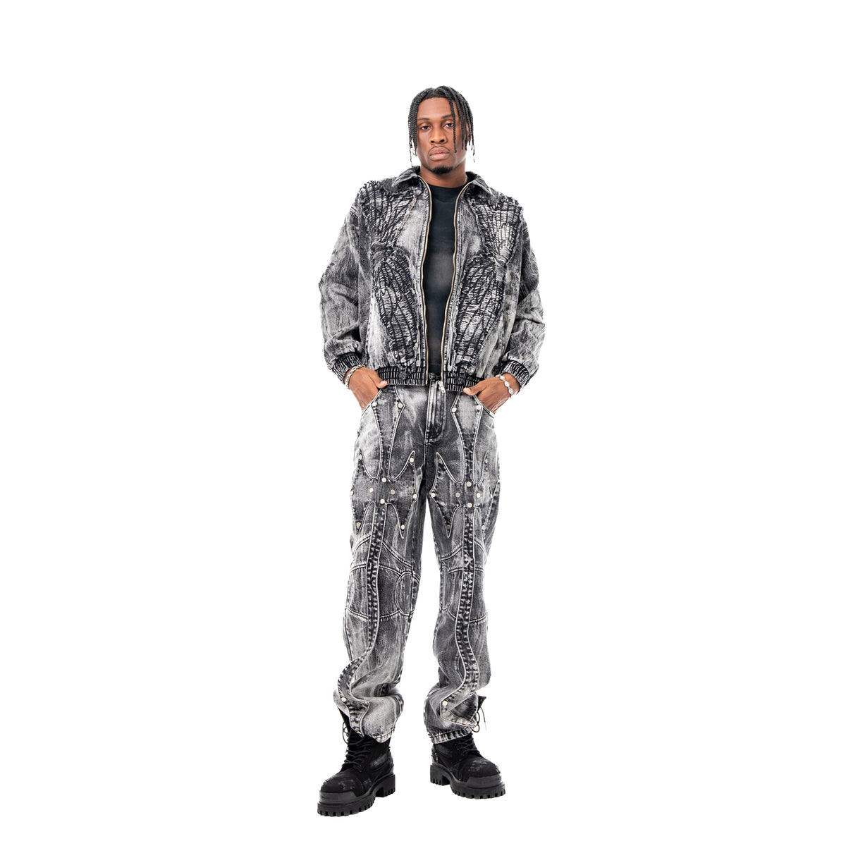 Jaylun is 6'2 wearing size M