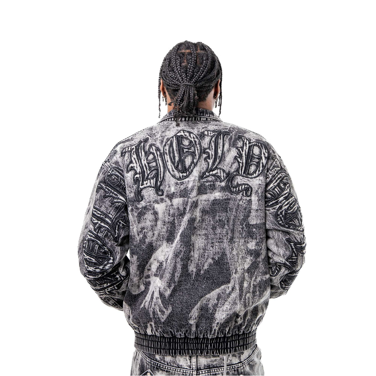 Jaylun is 6'2 wearing size M