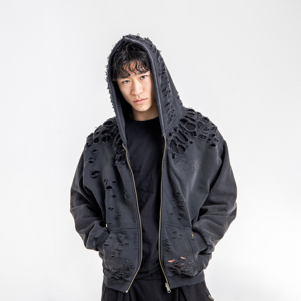 Jin is 5'11 wearing size S