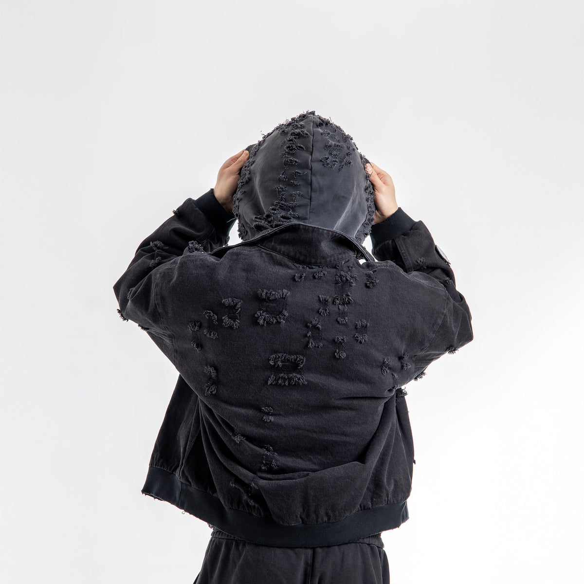 Jin is 5'11 wearing size S