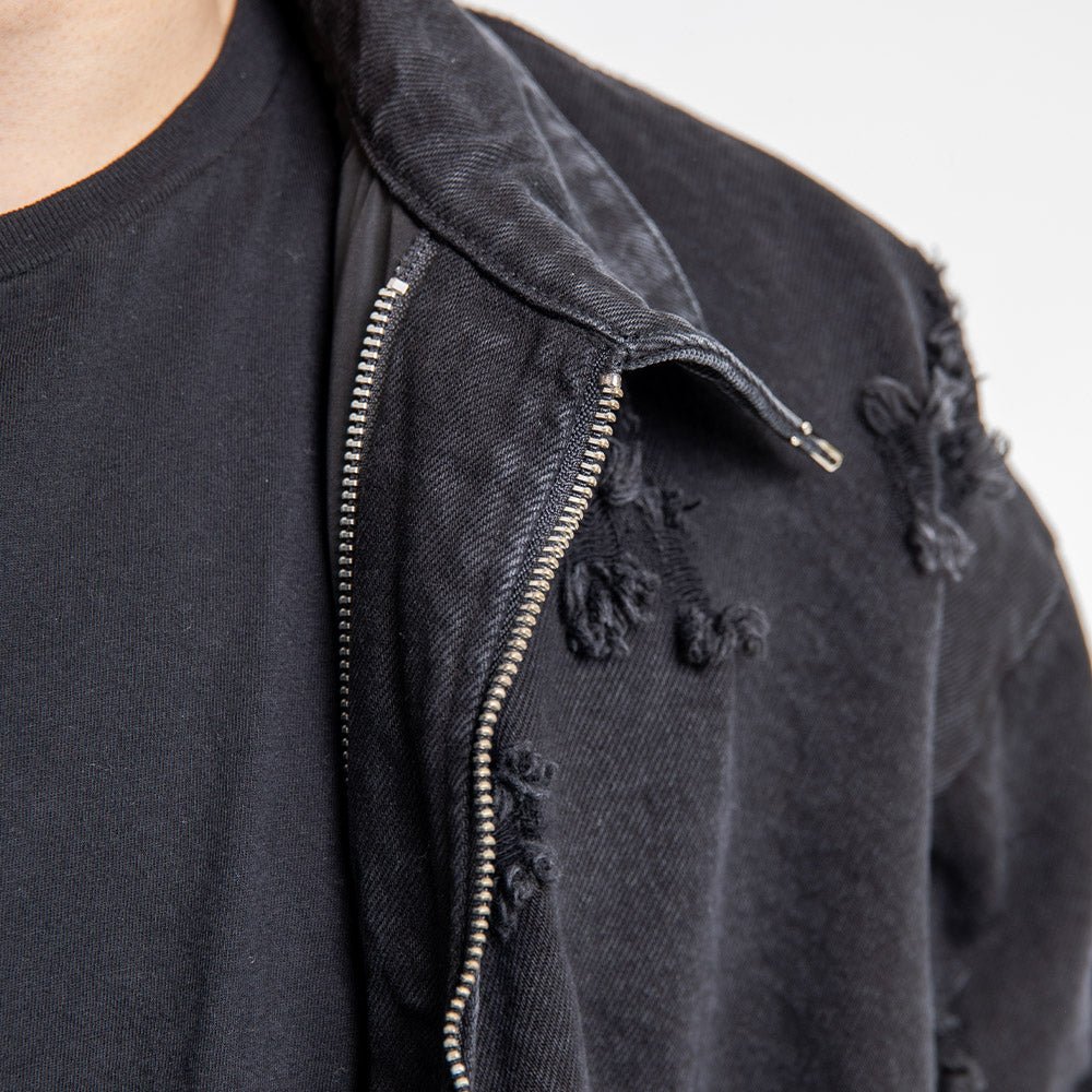 Jin is 5'11 wearing size S